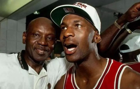 爱游戏-Uzi在公牛比赛中逆转，比分优势明显引发热议！的简单介绍