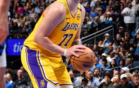 AYX-东契奇关键节点出色防守，利物浦带队取胜！的简单介绍